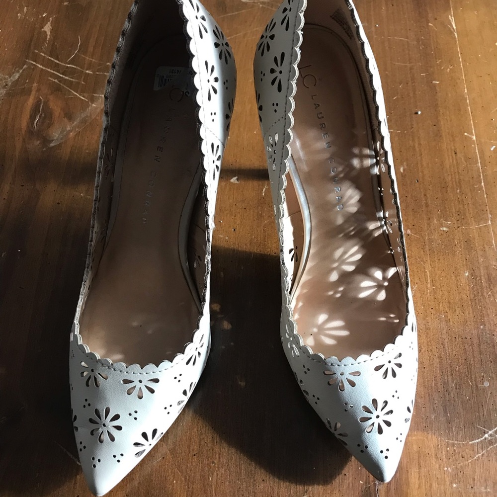 Gorgeous nude pumps!! ✨✨✨